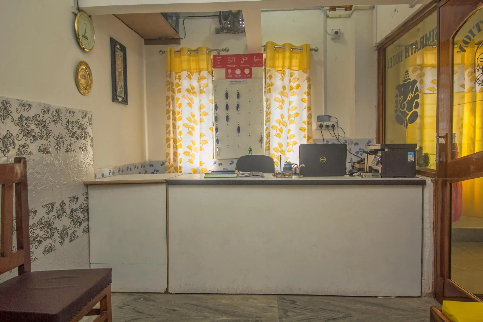 OYO 15721 Simrat Hotel