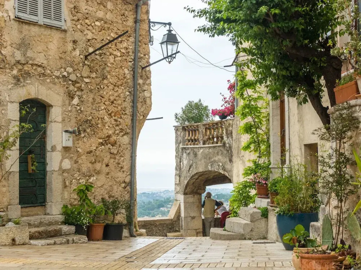 Spacious Villa in La Gaude With Swimming Pool