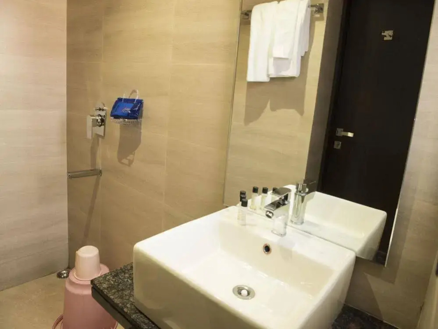 OYO Premium GS Road Near International Hospital