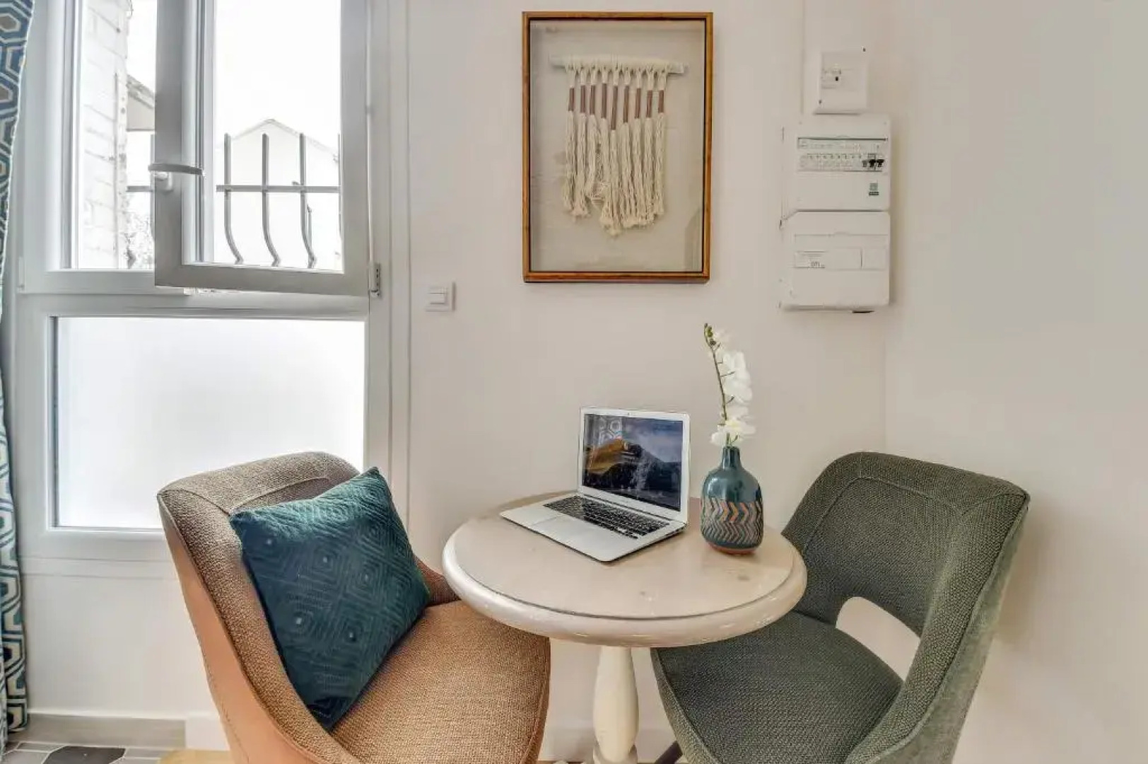 Parishomes - Jolie 2 pièces - La Défense - Champs Elysées