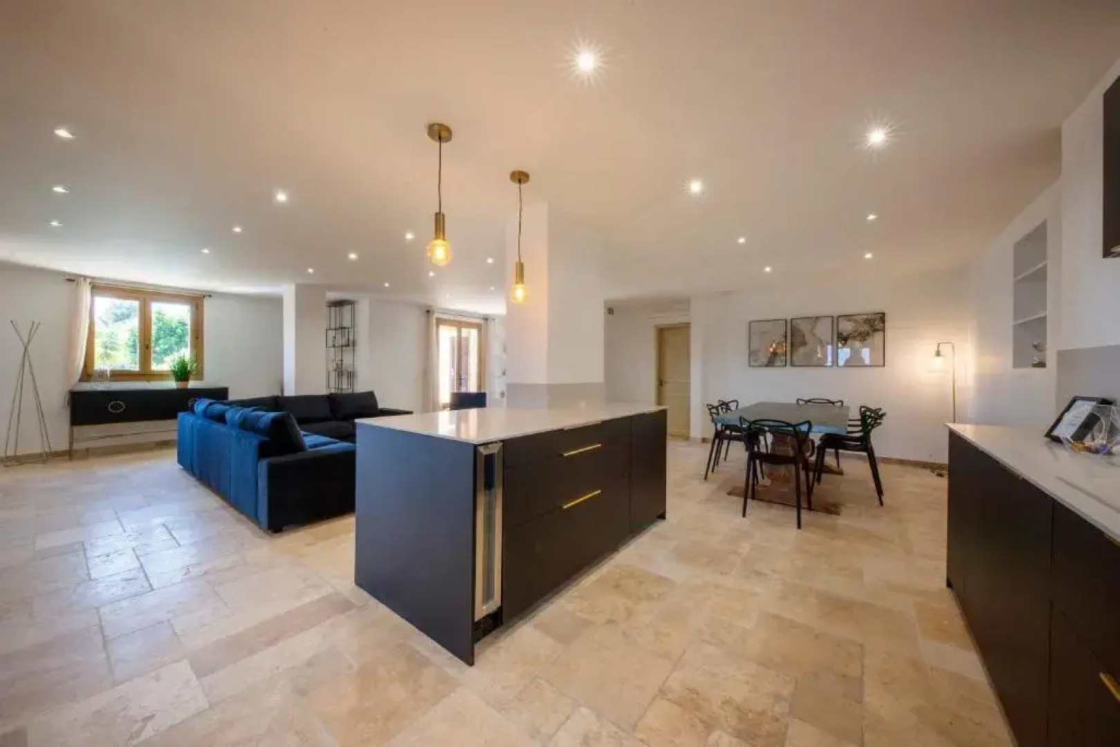 06T - Spacious villa with sea view- pool - jacuzzi-sauna