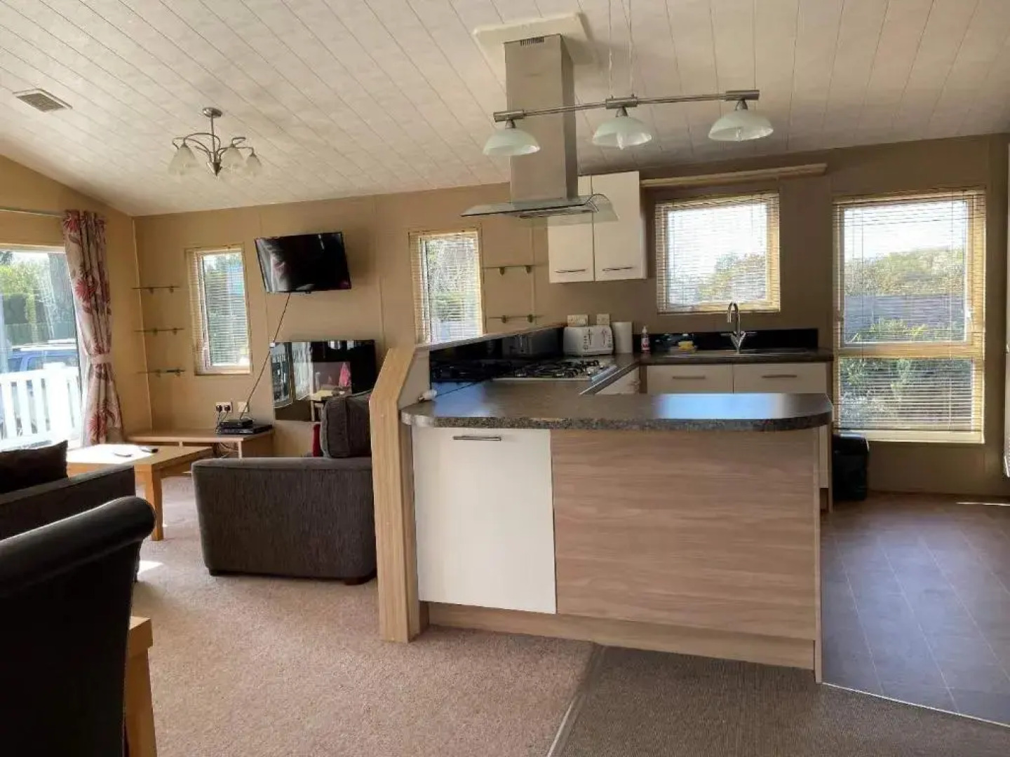 Pevensey Bay Holiday Park Corner Lodge With Own Garden 3 Bedrooms 2 Bathrooms Beach 5 Minutes Walk