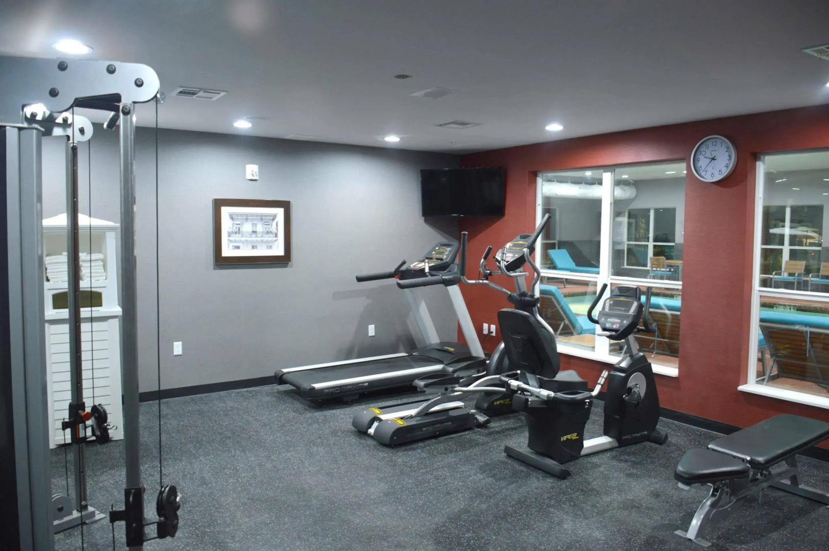 Del-Mar Airport Inn & Suites