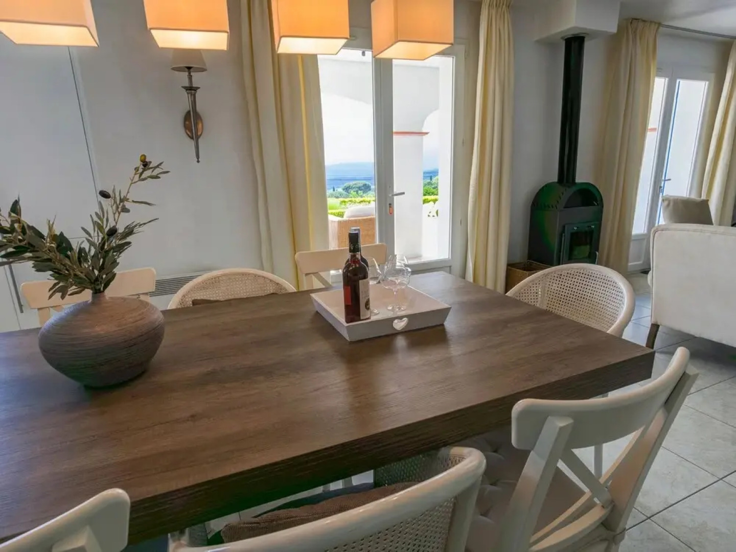 Luxurious Villa in Camplong With Jacuzzi