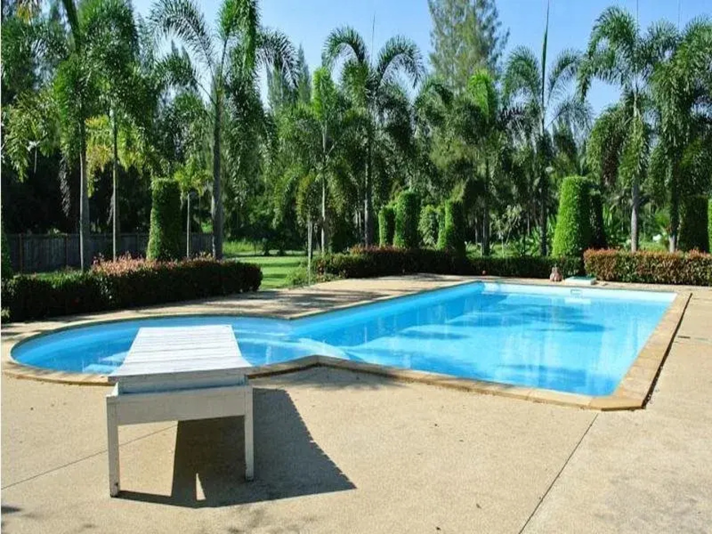 Cha-am Fishing Inn and Resort