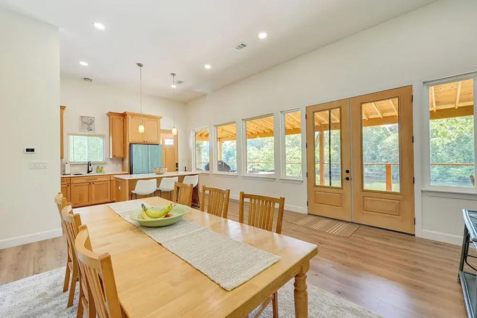 Modern, Riverfront Family House w/ Balcony & Grill