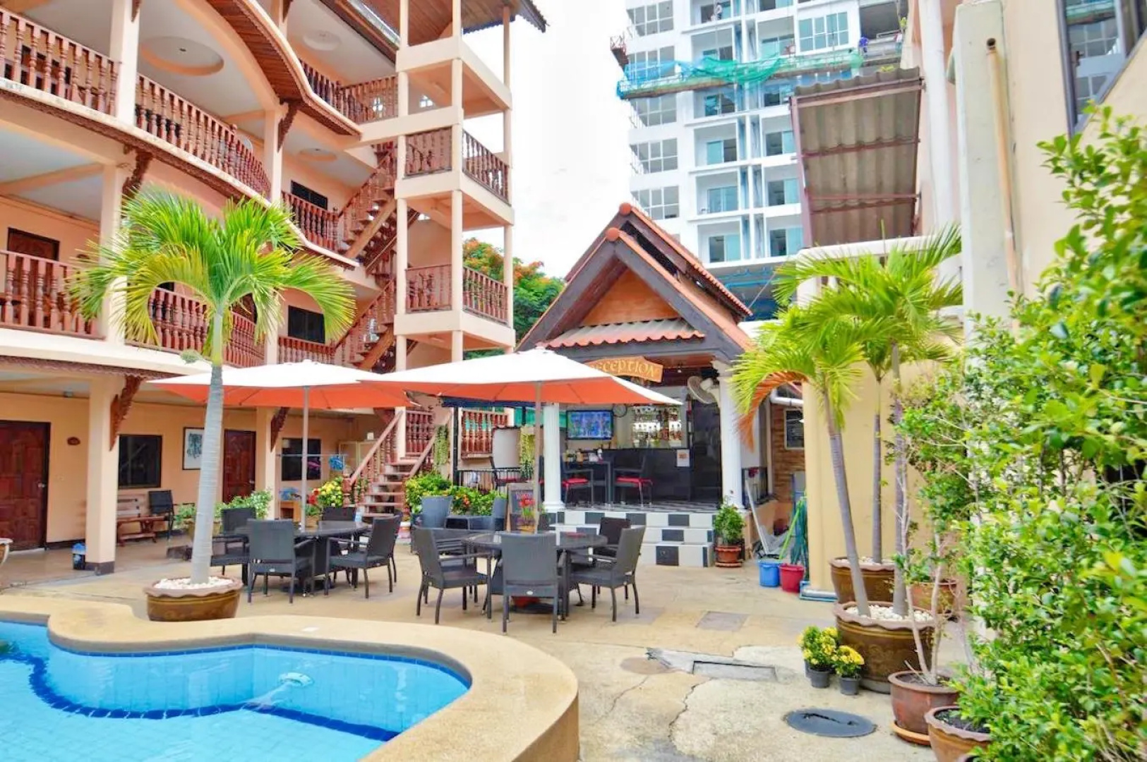 Phratamnak Inn