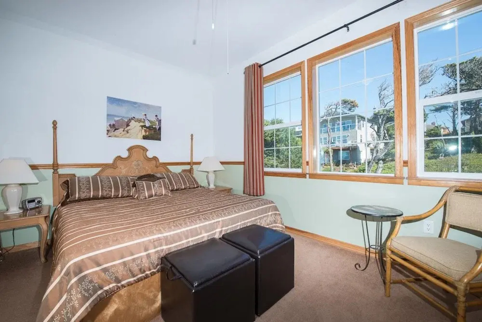 Sheltering Pines 4 Br cottage by RedAwning