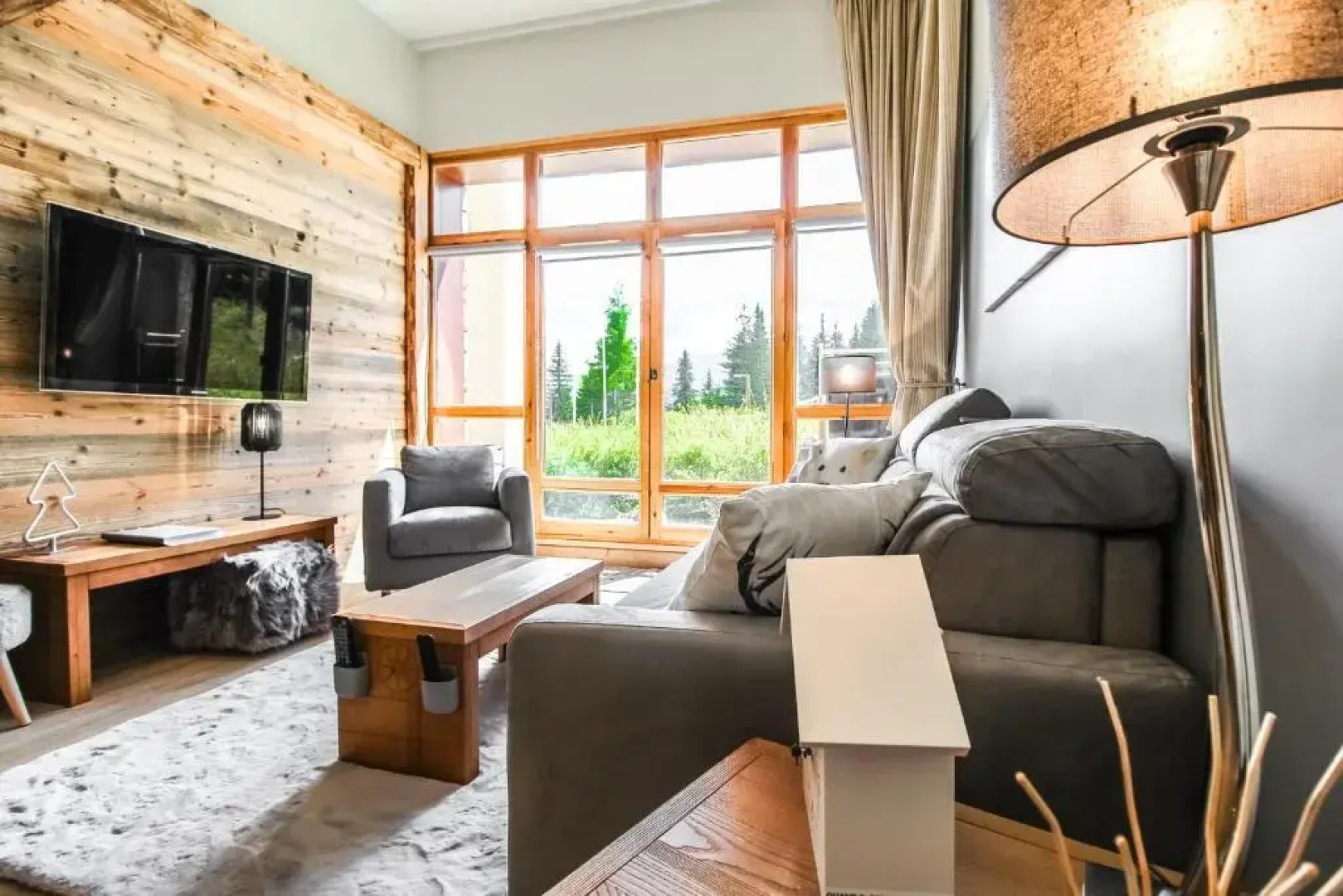 1-bed apartment in 5* Residence with mountain views, ski in, ski out