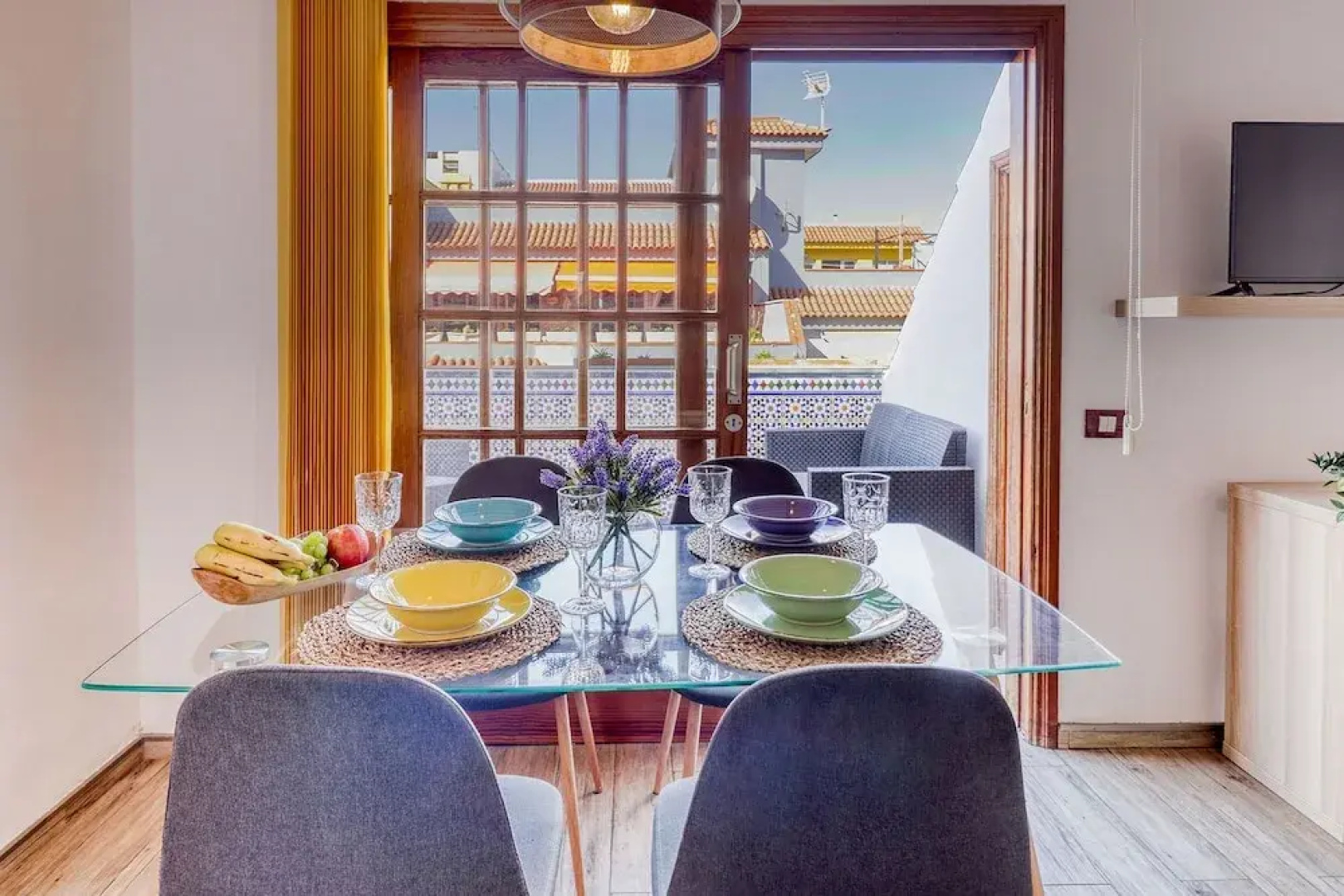 Retreat w Ocean Views Private Parking Ensuite