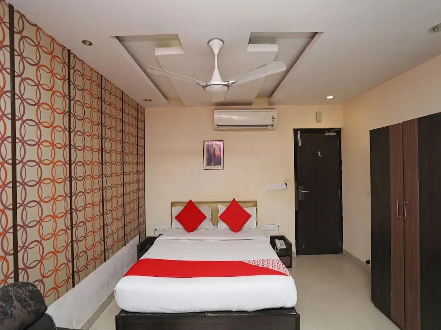 Skylark Hotel by OYO Rooms