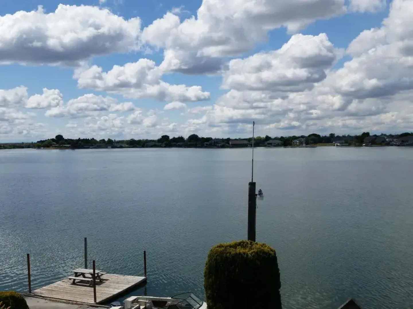 Lakeshore Inn Water Front