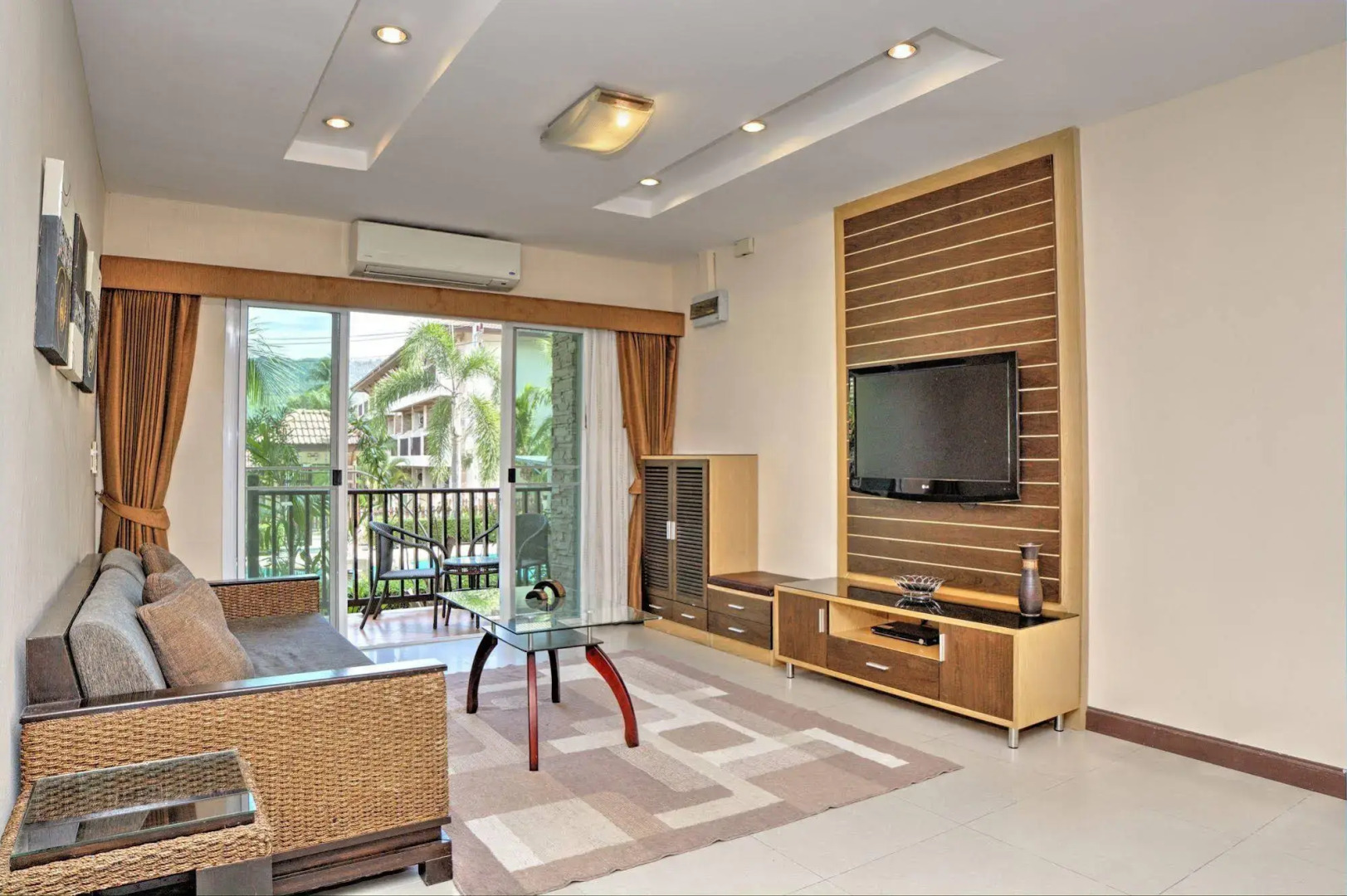 Whispering Palms Suite