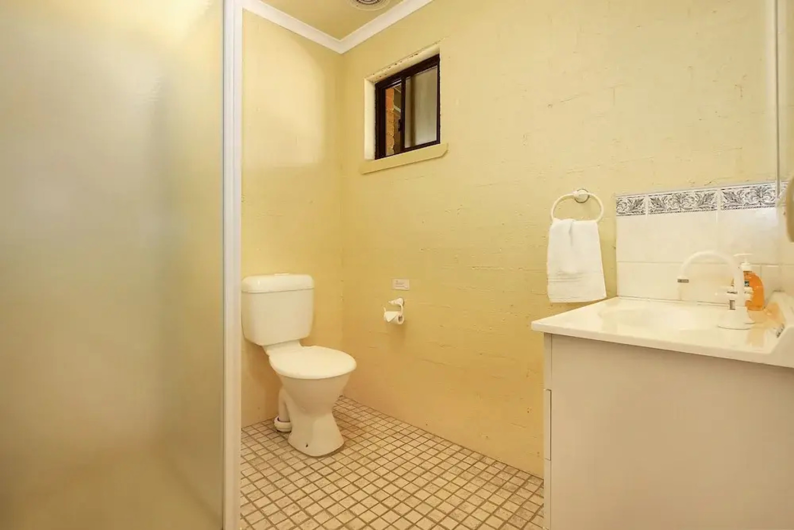 Colonial Inn Guest Rooms