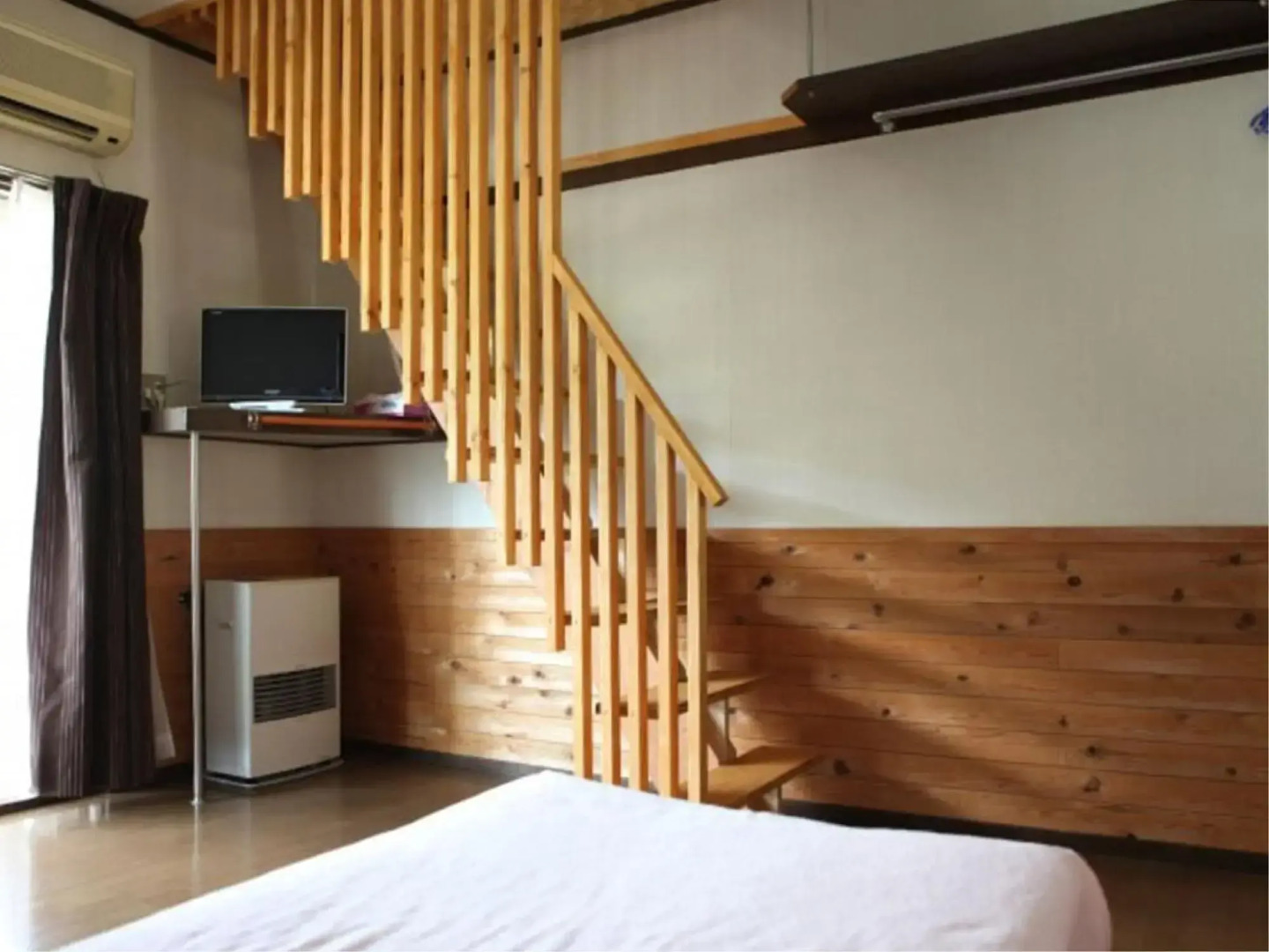 Hill Side Inn Center Club