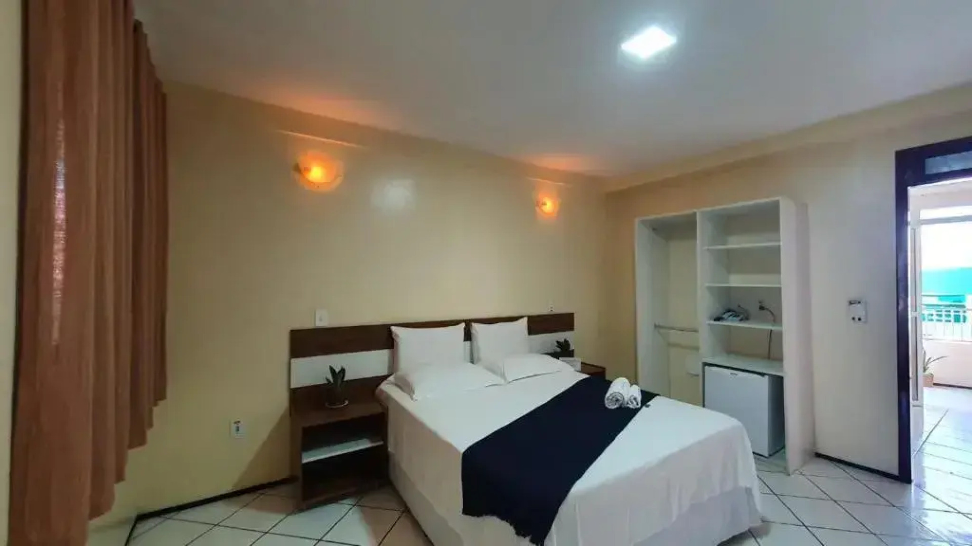 Hotel Monólitos