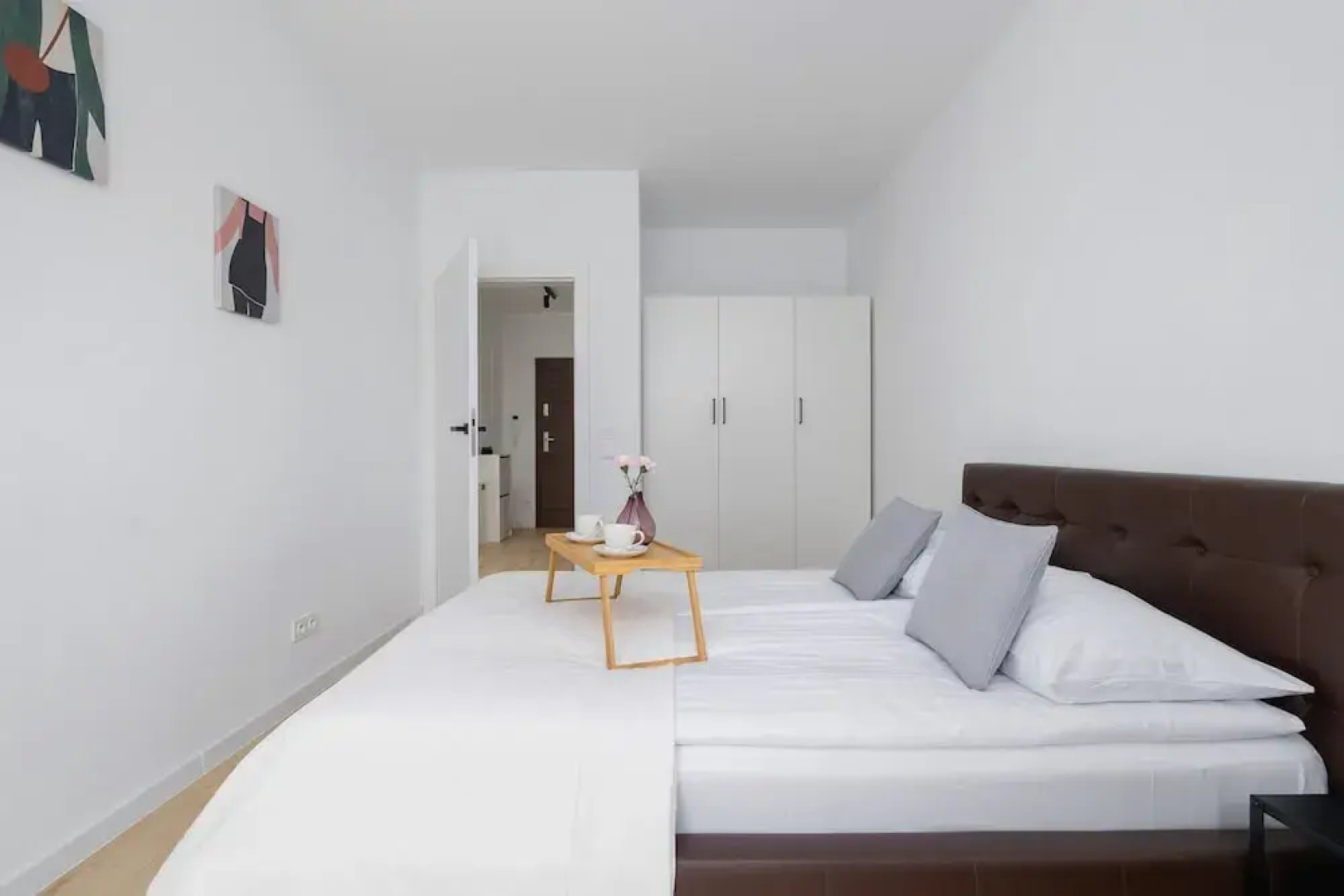 Stylish Apartment Bażantów by Renters