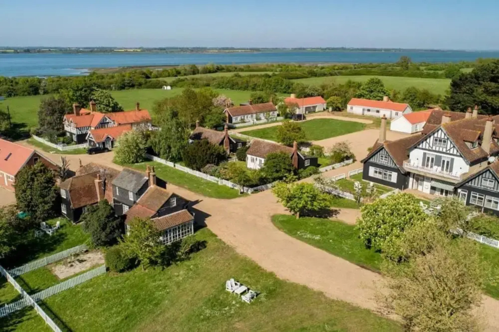 Honeypot Cottage/ 2-bed Home on Osea Island, Essex