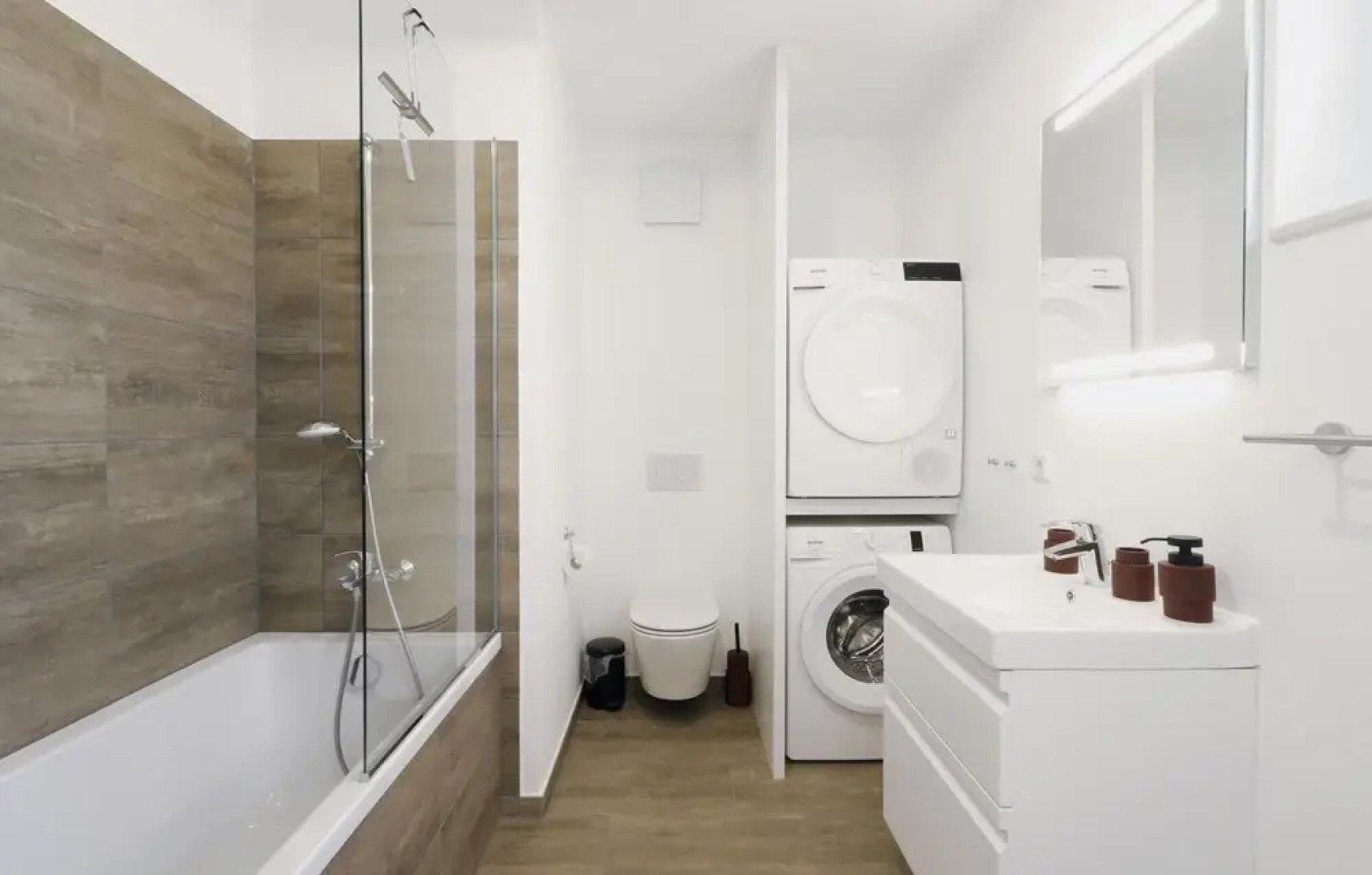 Amazing Apartment in Lembruch/dümmer See With 2 Bedrooms, Wifi and Indoor Swimming Pool