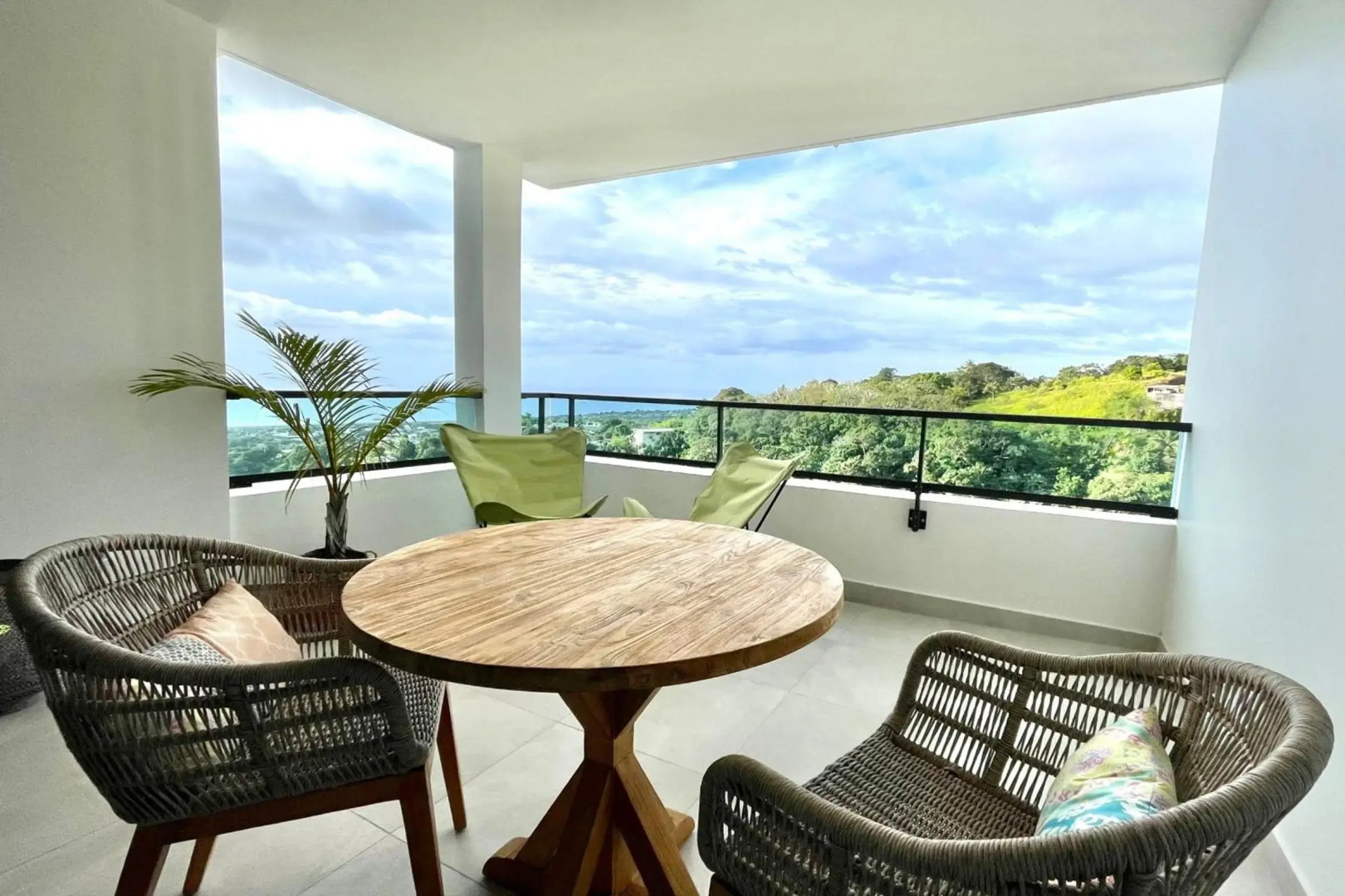 Mititai condo sea view & pool the quiet place near the airport