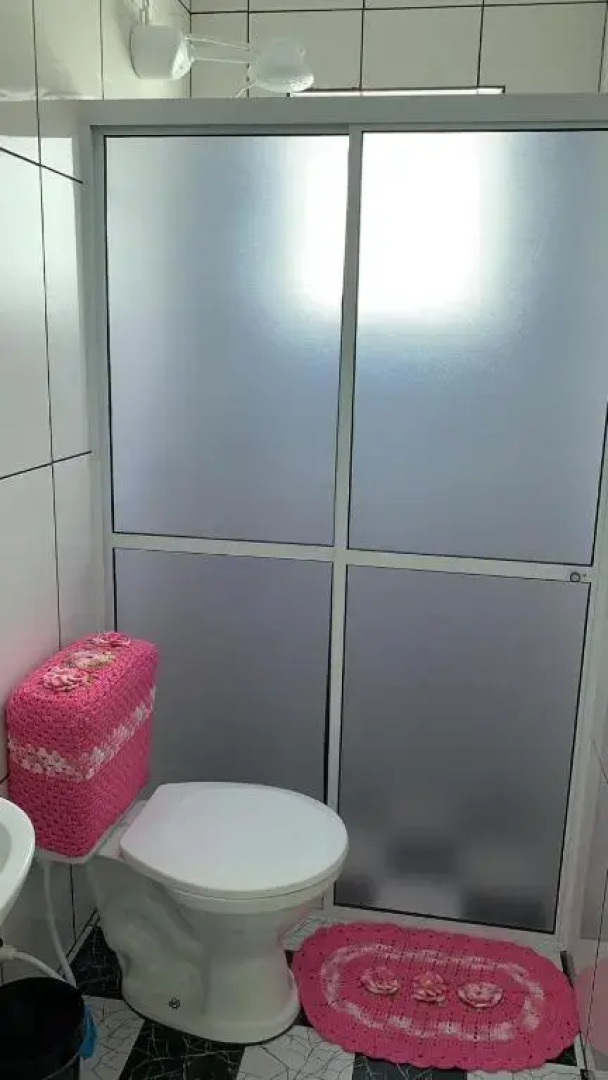 Casa, 1 quadra da praia.