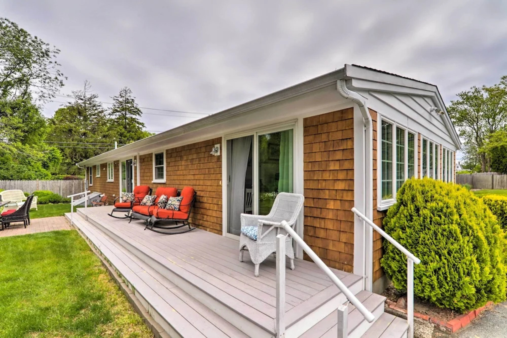 Charming Hyannis Cottage: 1 Mi to Beach!