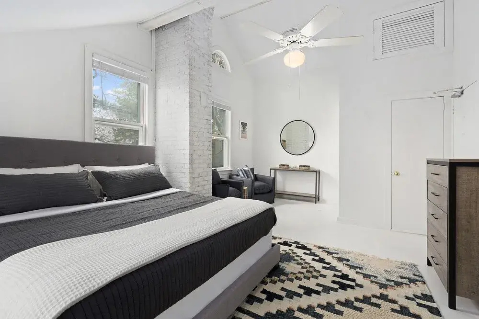 Village Latch Inn Hotel