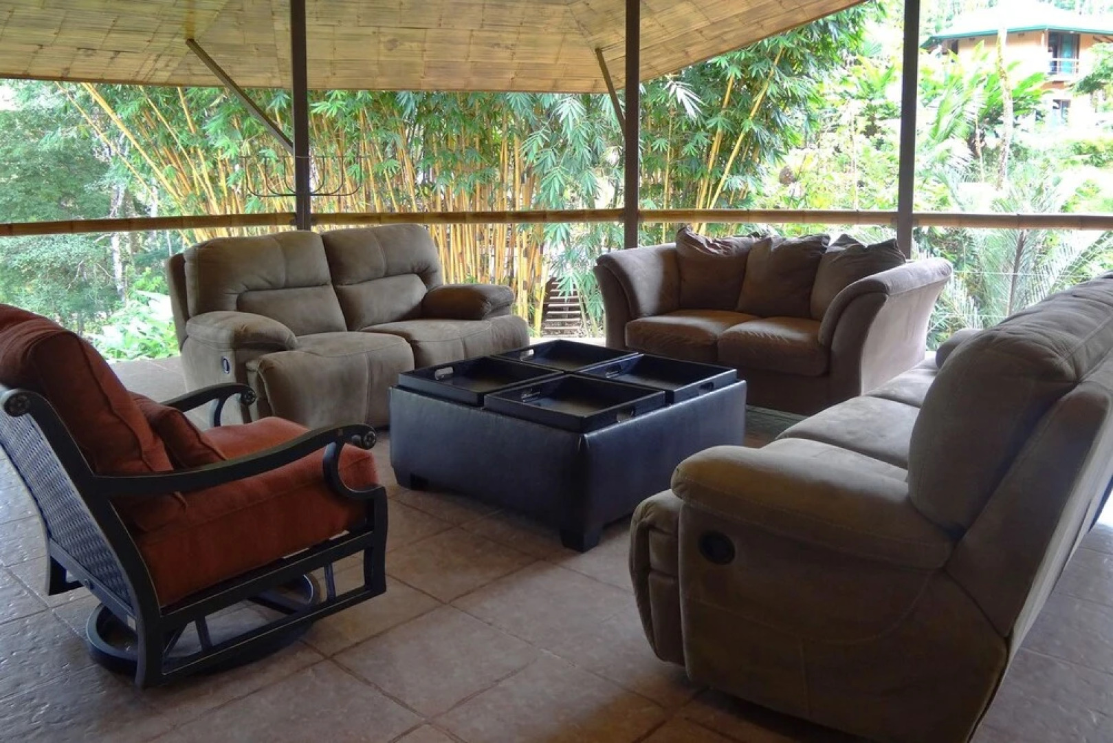 Manoas Luxury Camping and Villa Rentals
