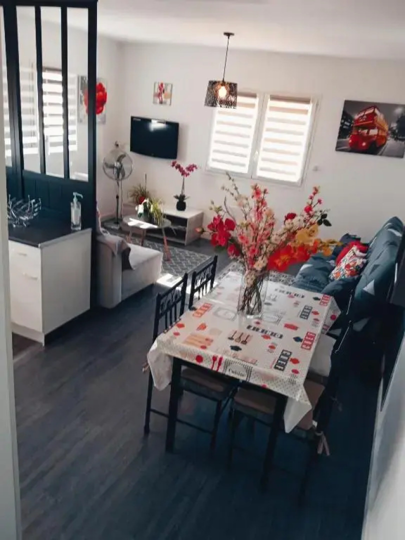 Appartement spacieux 10 mn plage wifi stationnement