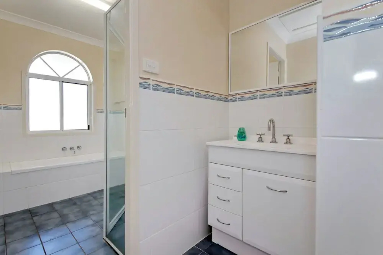 Sandcastles, 2/23 Robinson Street