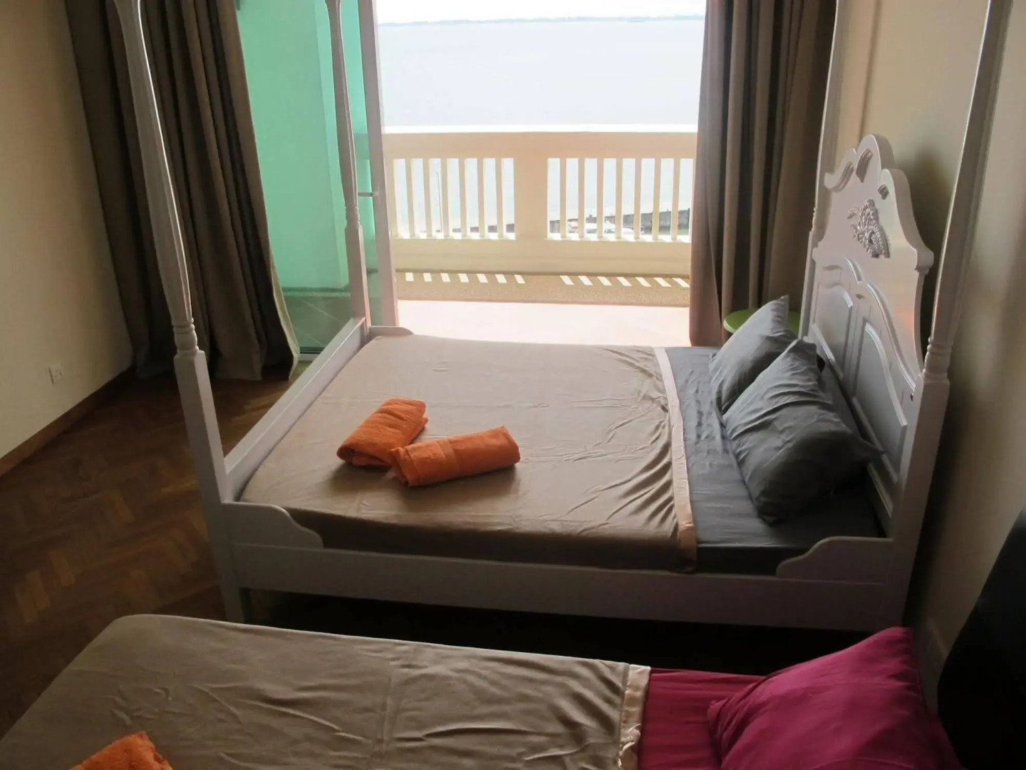 Luxury Suites @ Straits Quay