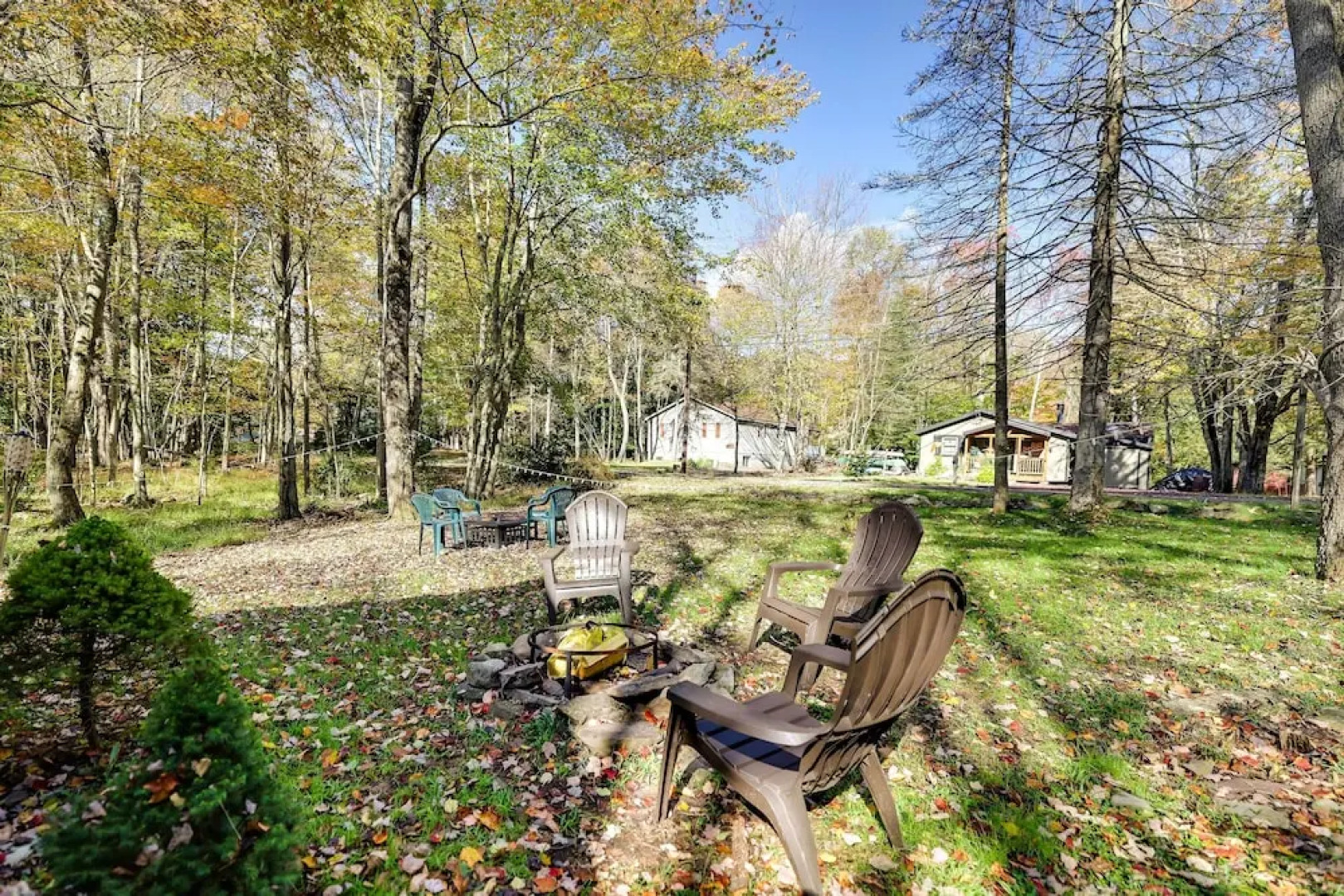 Pet-friendly Cabin w/ Hot Tub in Pocono Lake!