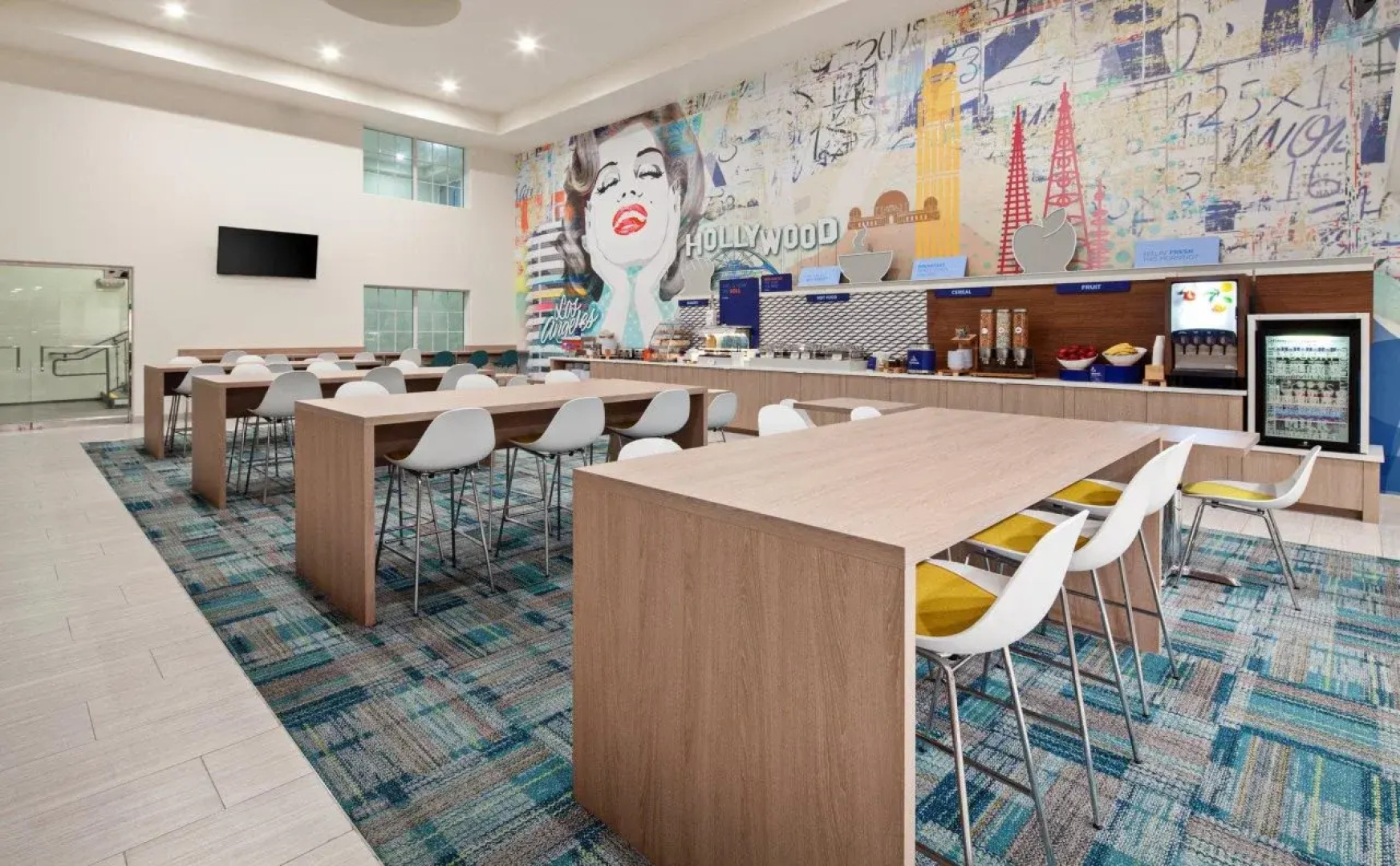 Holiday Inn Express & Suites Hollywood Walk Of Fame