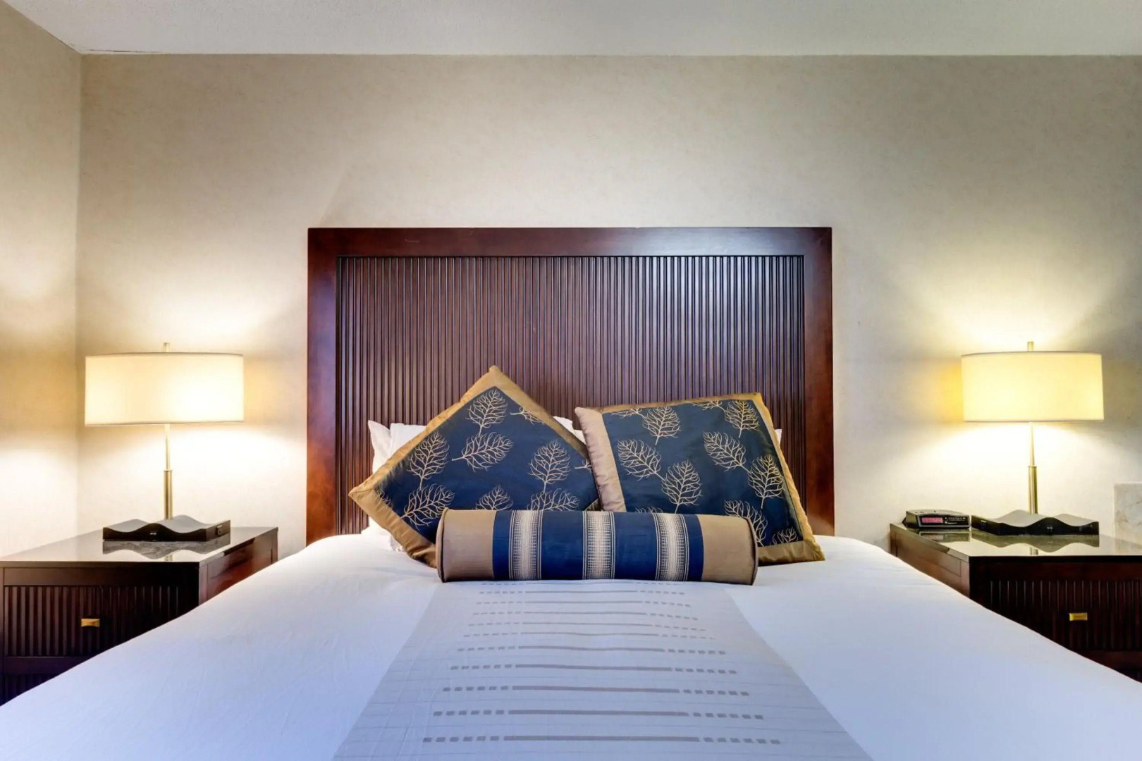 Fireside Inn & Suites