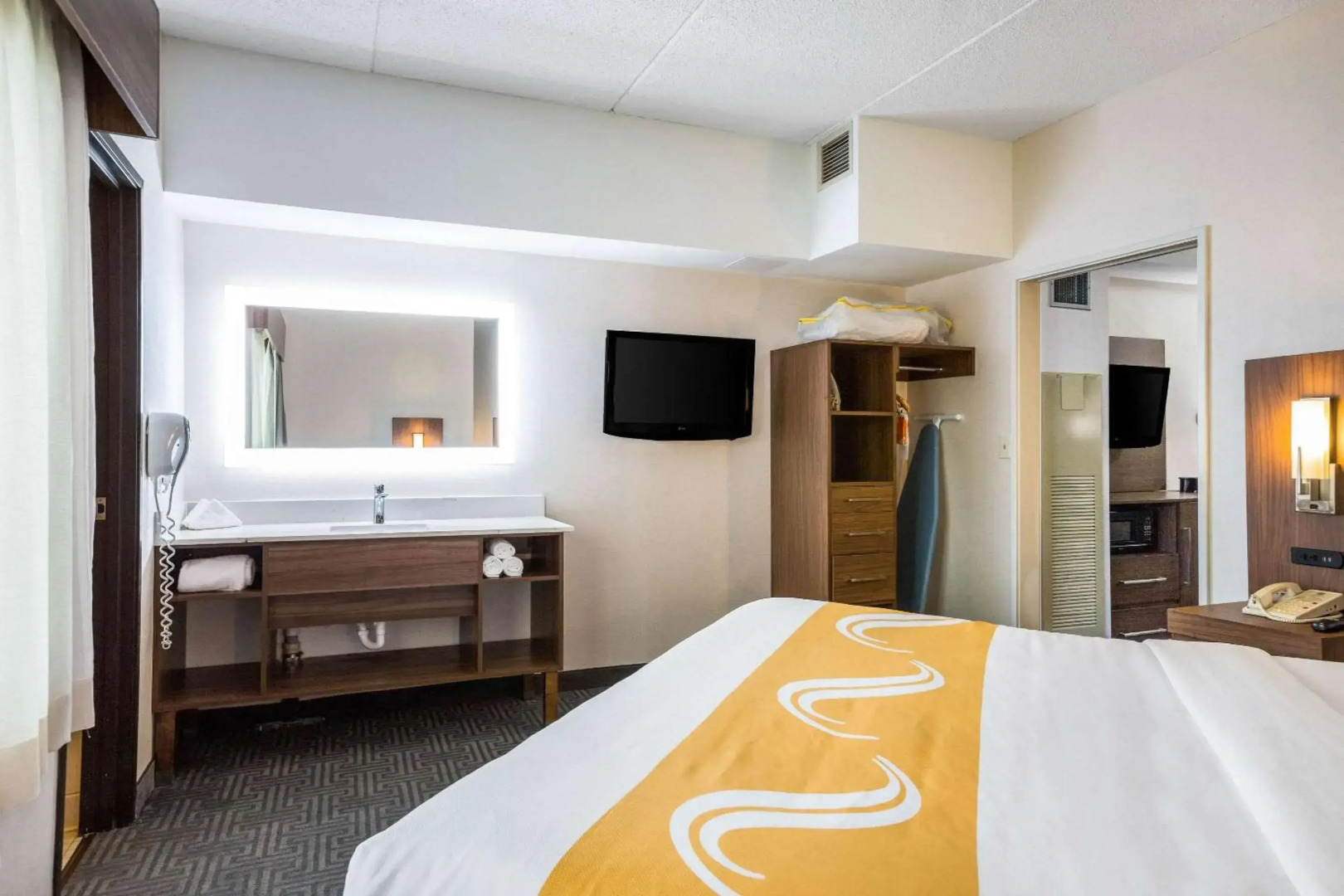 Quality Suites Lansing West