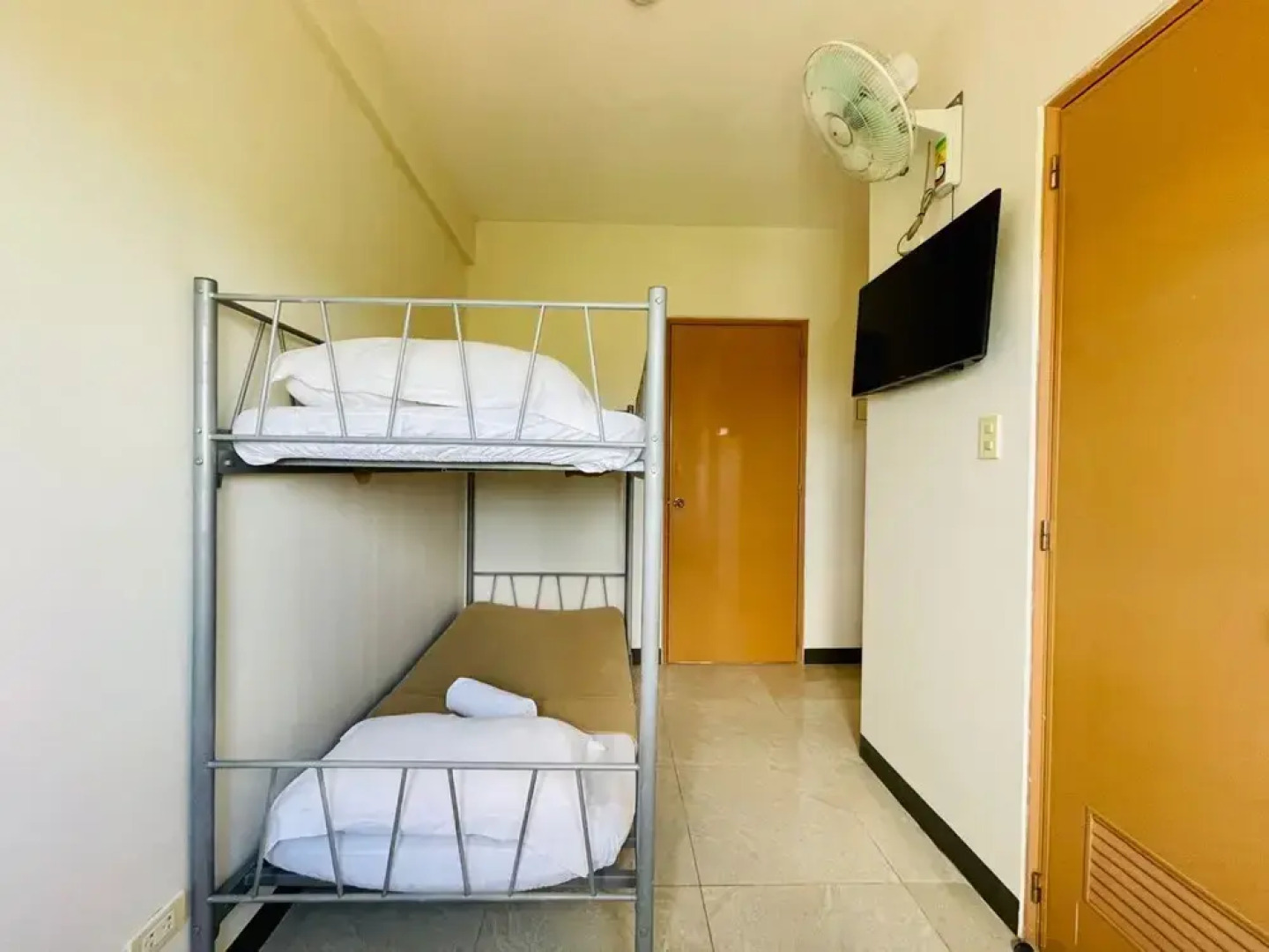 Vaccinated Staff - 823 Stay Inn