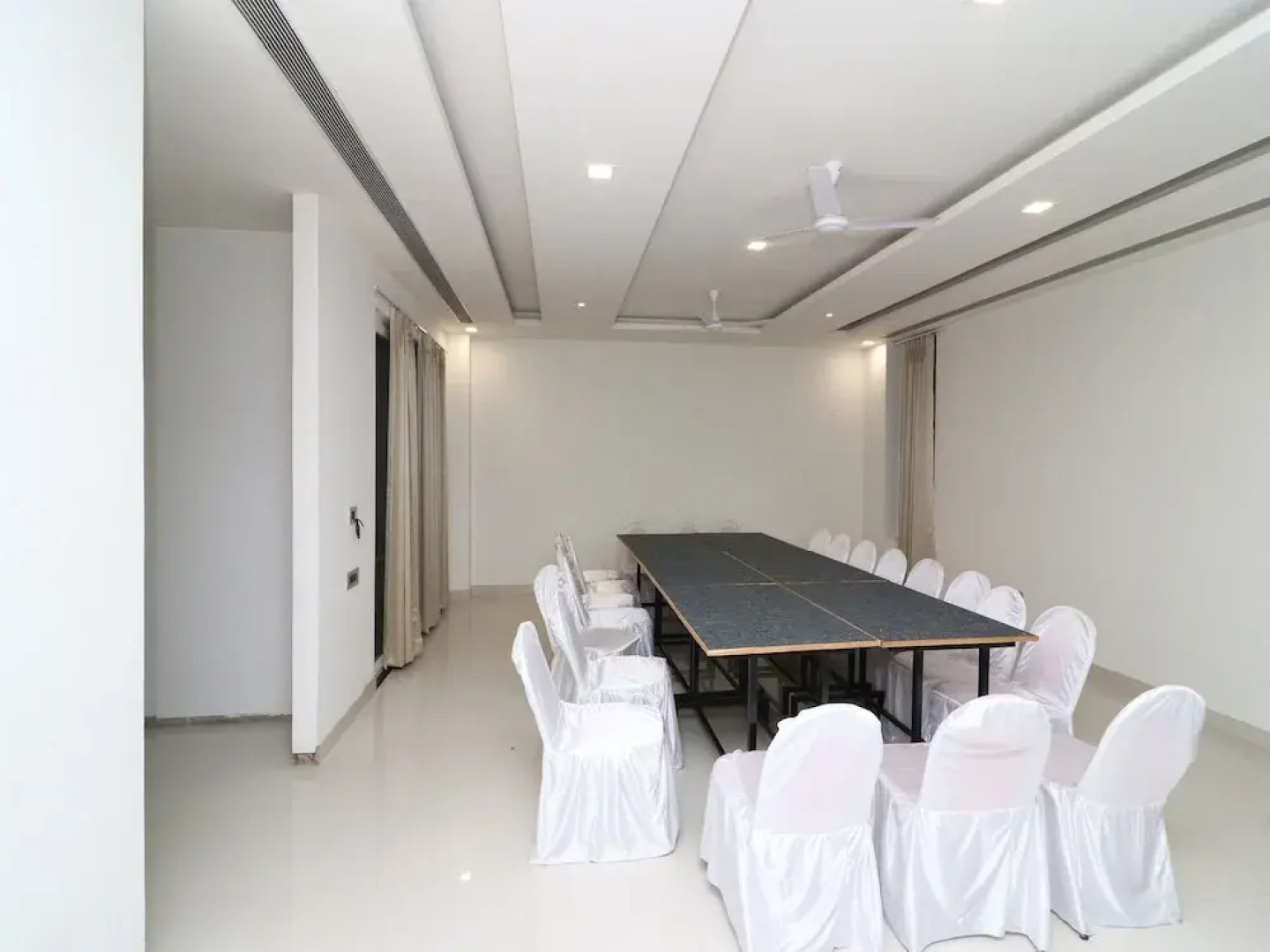 OYO 13616 Hotel Gala Galaxy