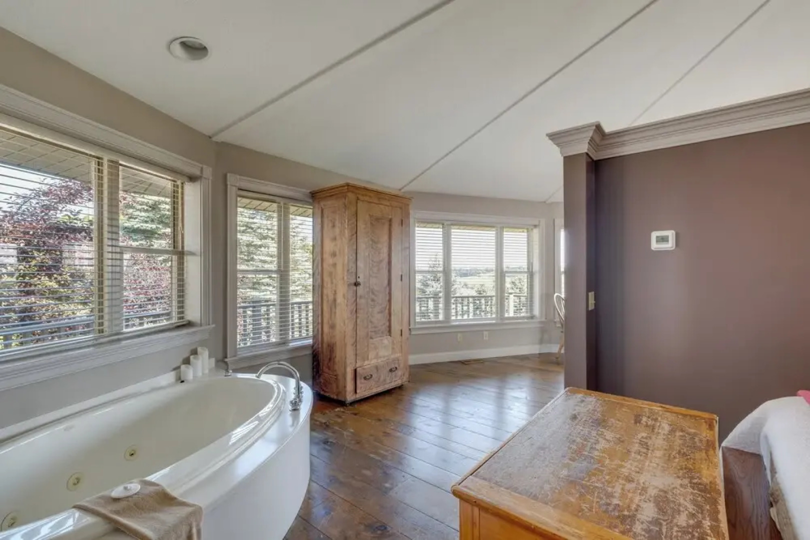 Panoramic Views: Hillside Millersburg Studio