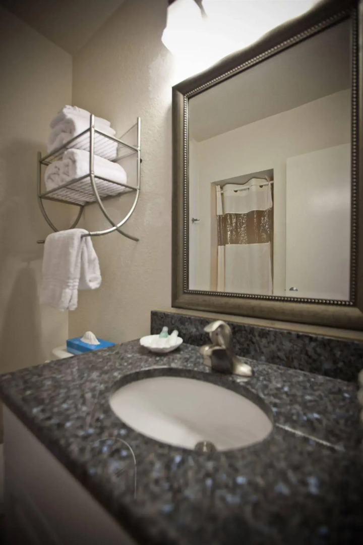 Legacy Harbour Hotel & Suites