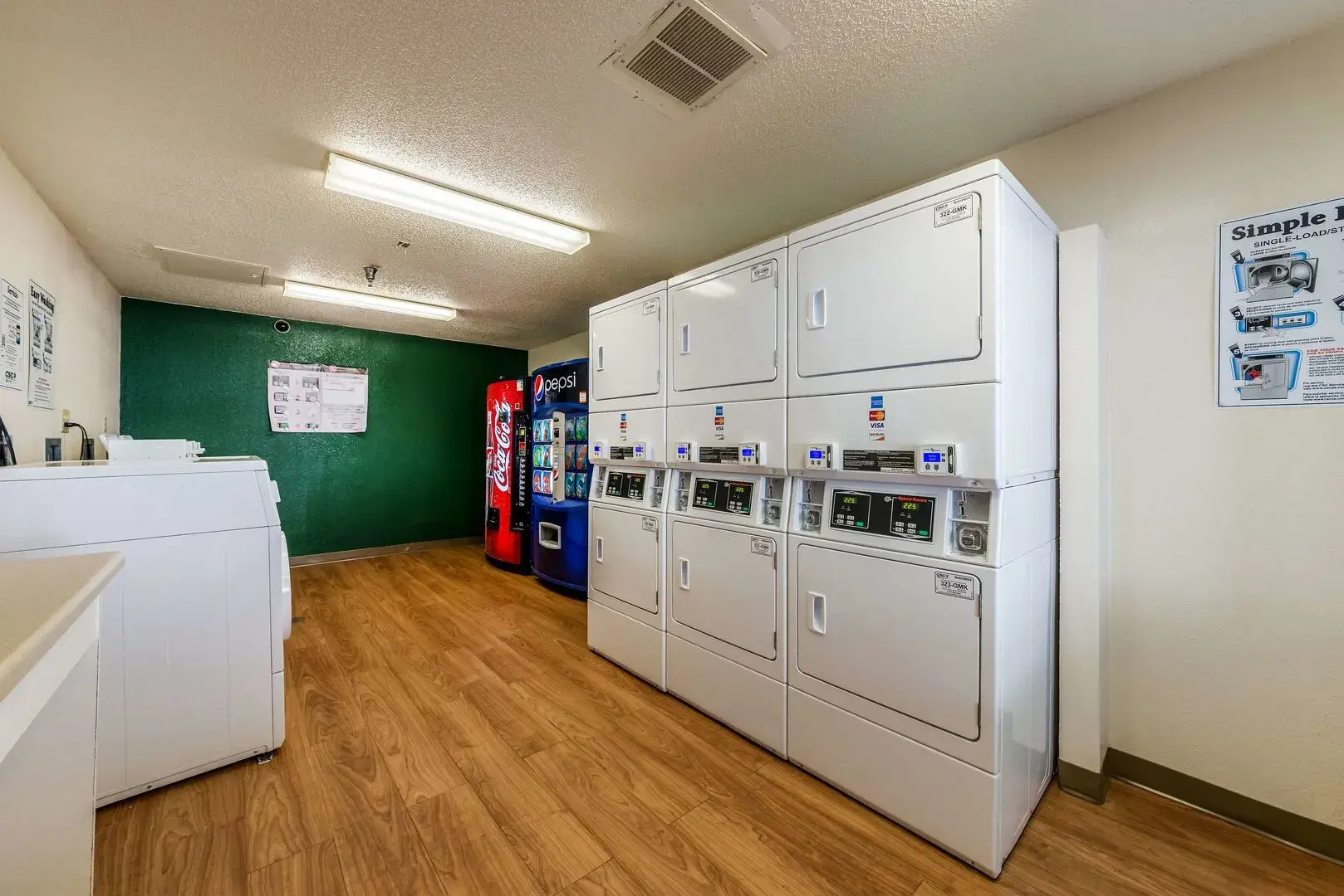 HomeTowne Studios by Red Roof Winston-Salem - University Pkwy