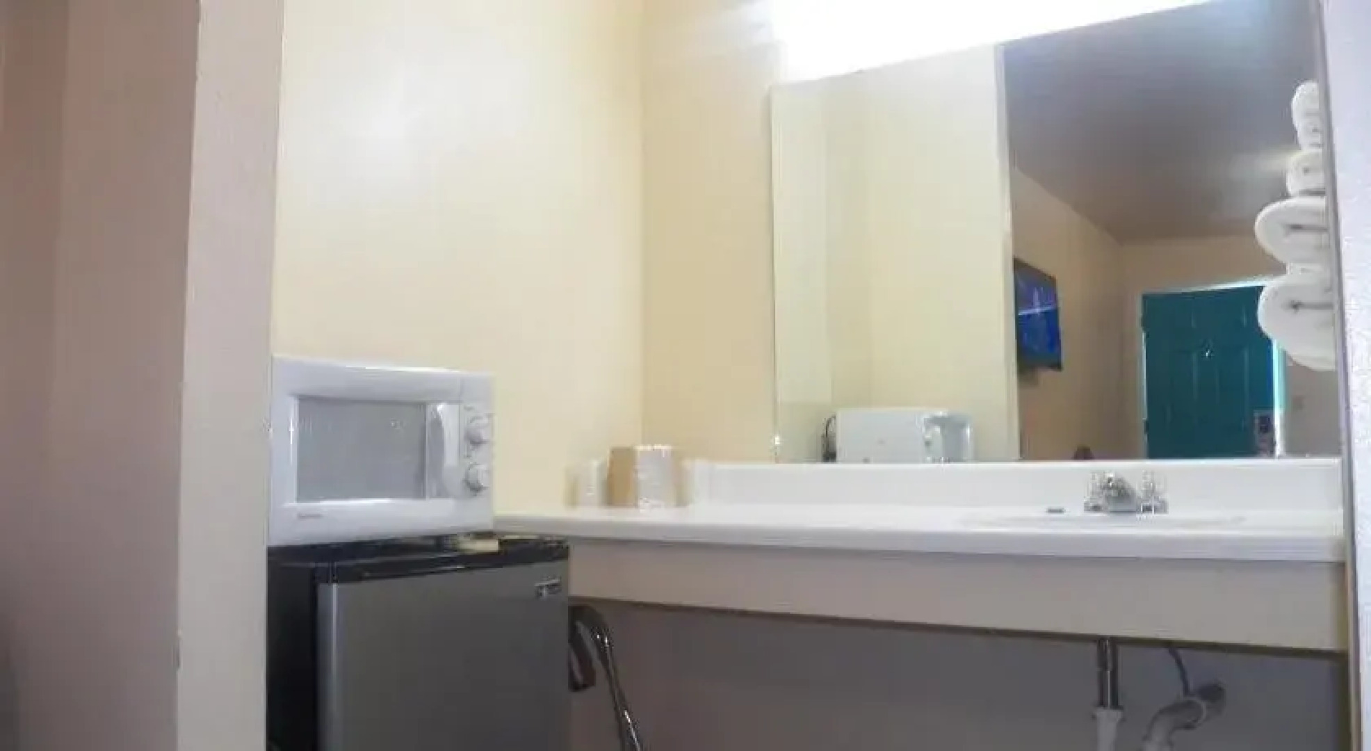 Sleepy Traveler Motel