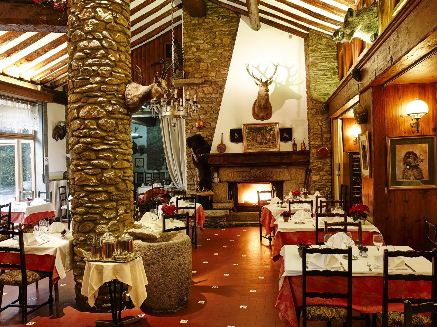 Hotel Restaurant Planes