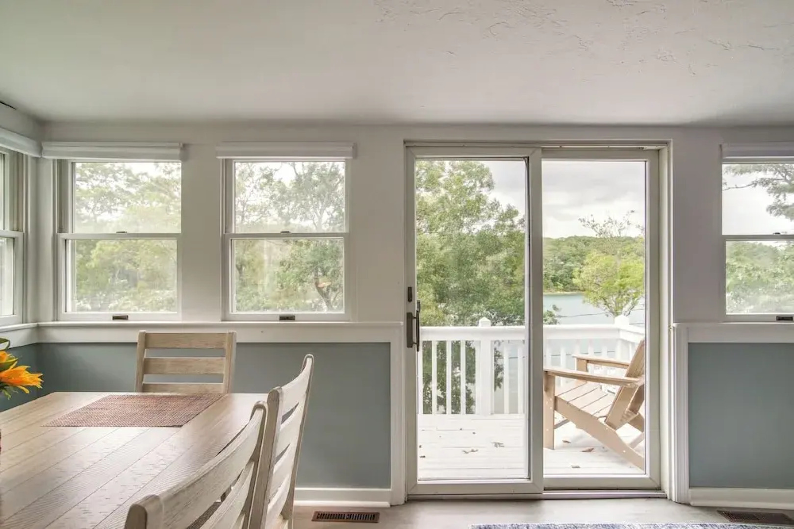 Waterfront Cape Cod Cottage on Peter's Pond