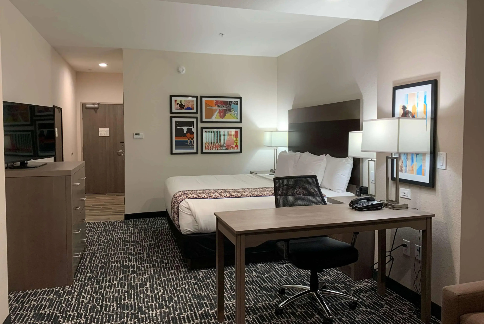 La Quinta Inn & Suites by Wyndham-Red Oak TX IH-35E