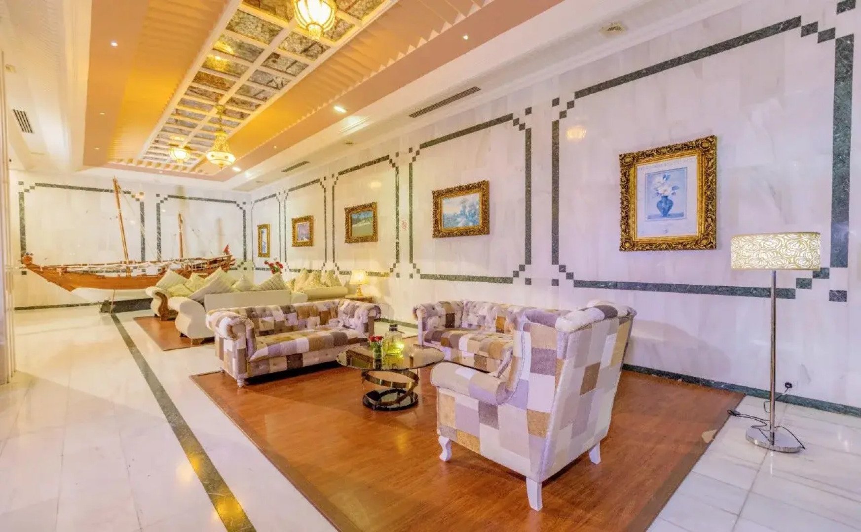 Отель Hamdan Plaza