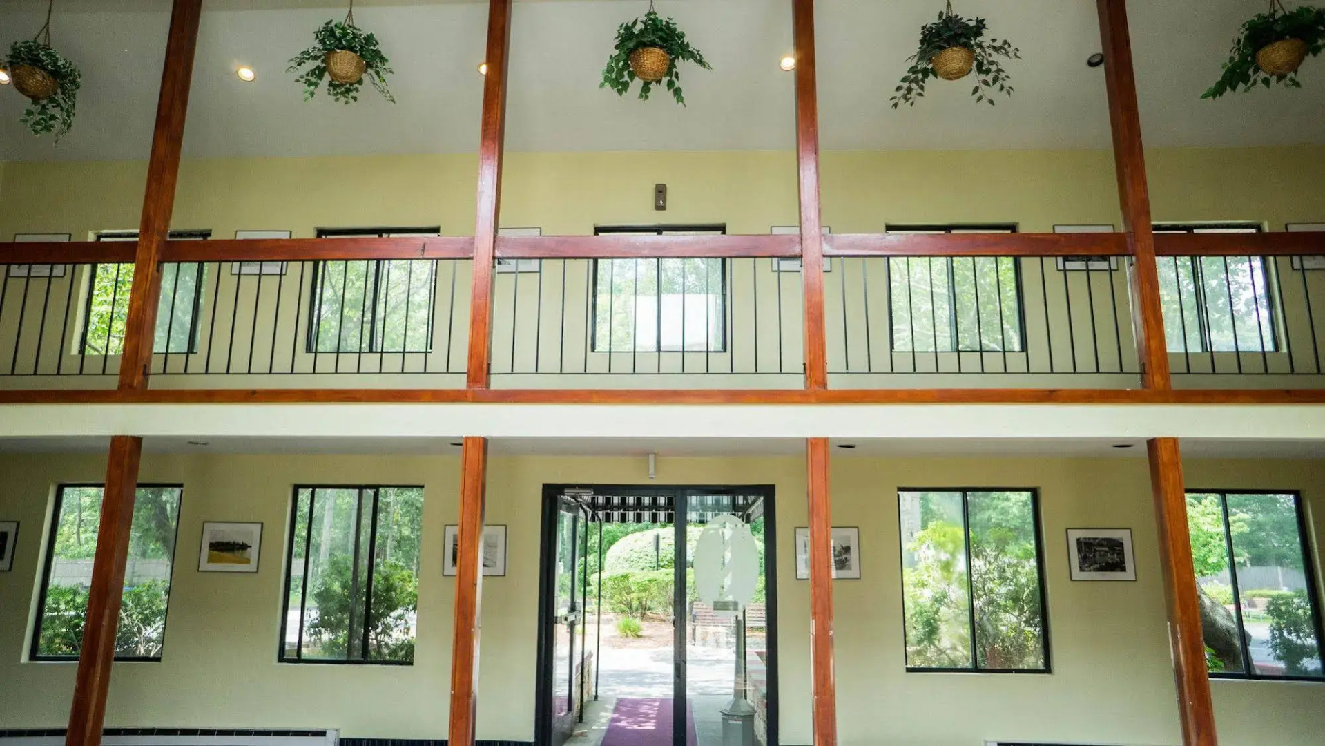 The Mariner Resort Cape Cod by The Red Collection