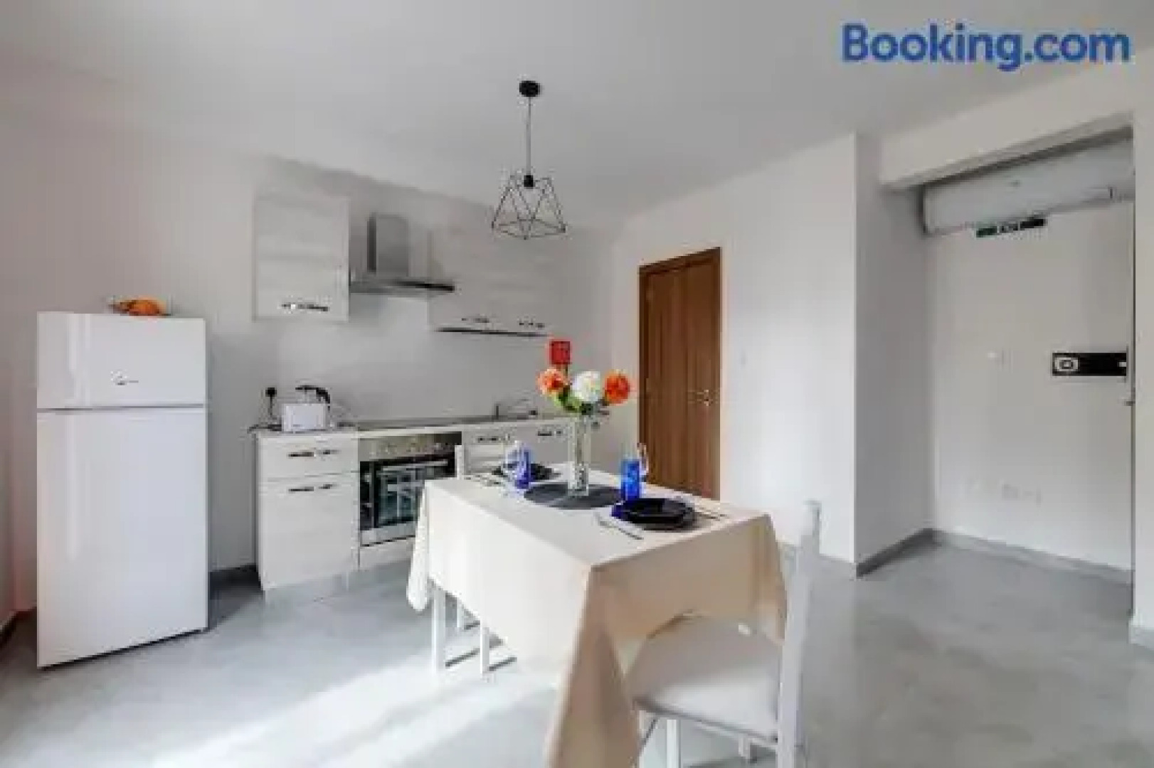 Modern Studio Central Location