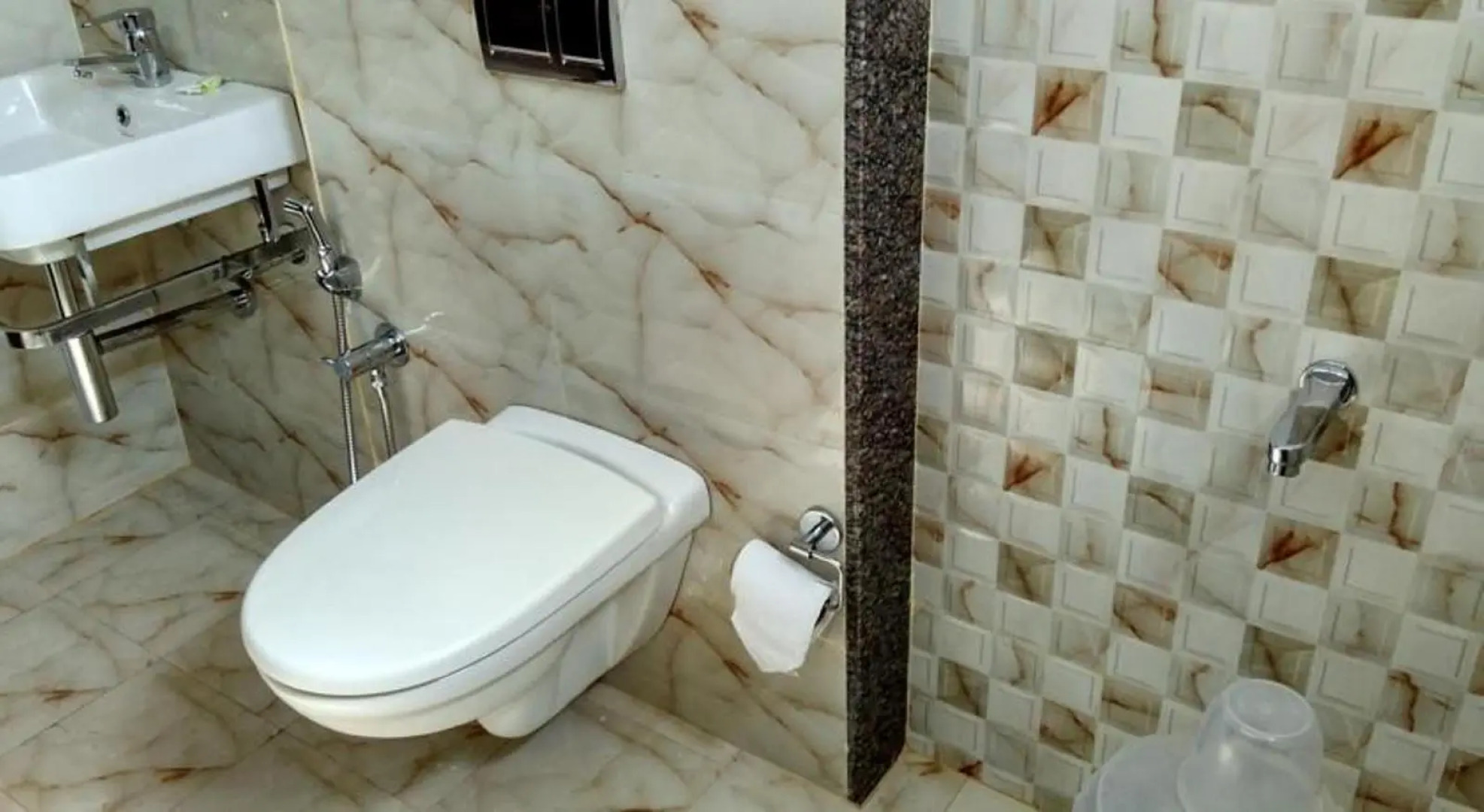 Hotel Raj Vista - Suites & Convention