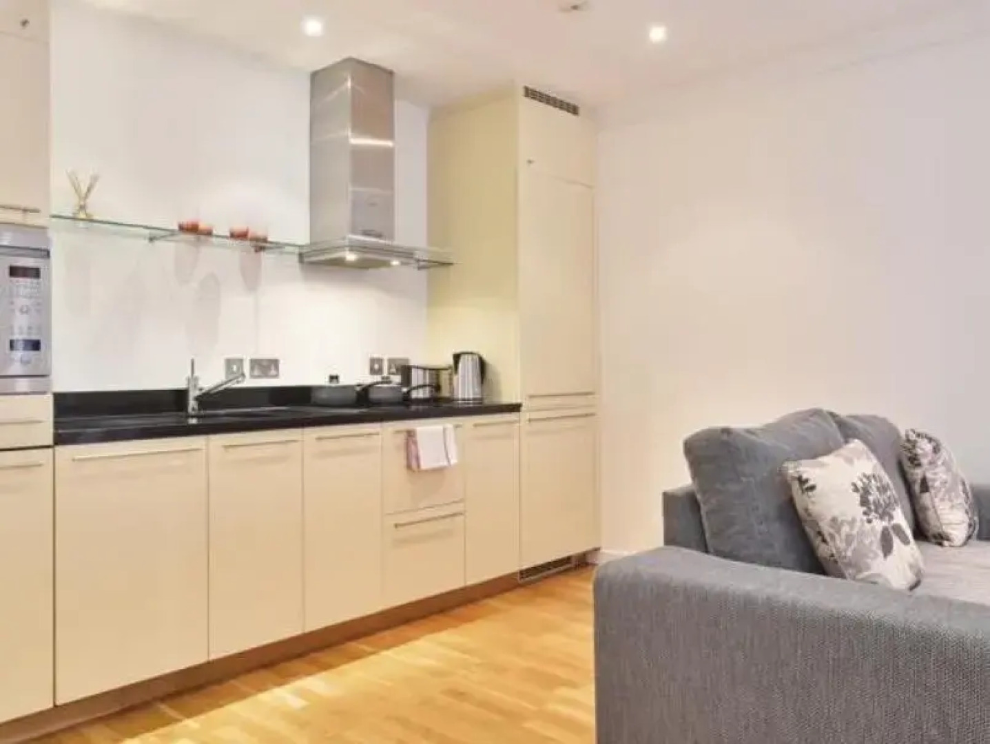 Still Life St. Paul's Executive