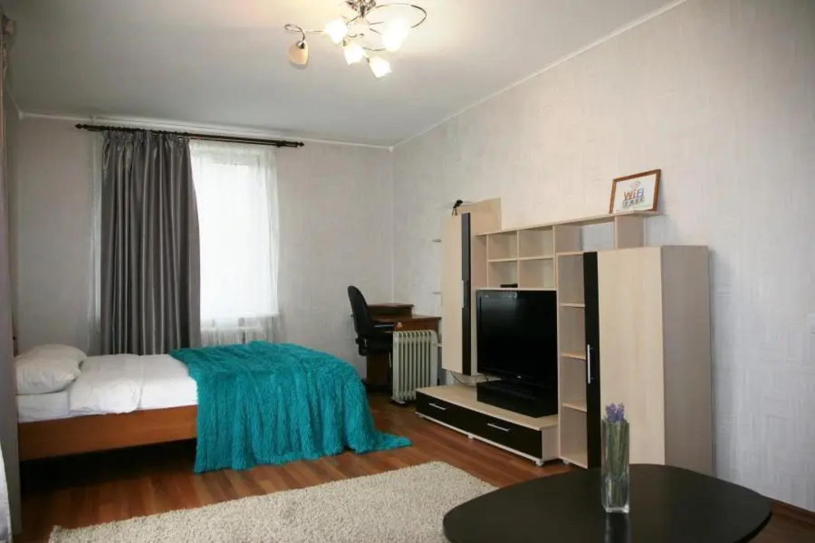 Барбарис на улице Парижской Коммуны 50